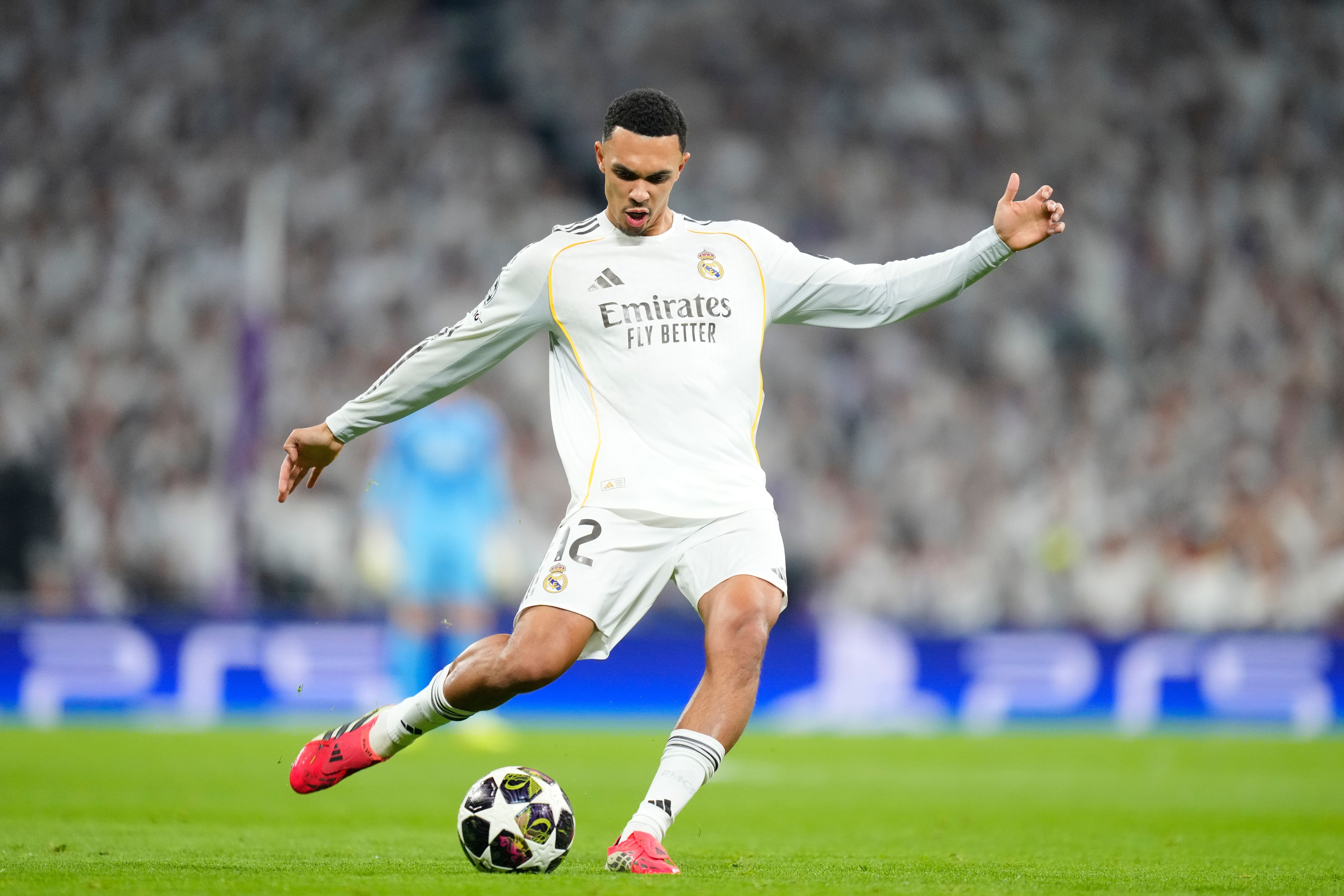 竞彩猫官网招财号-战拜仁送助攻！阿诺德单场6次把球送入对方禁区创本赛季欧冠纪录